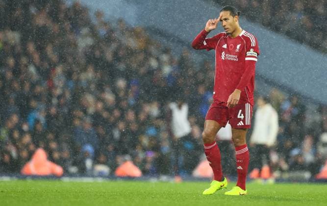 Virgil van Dijk of Liverpool looks dejected during the game Manchester City v Liverpool, Premier League, Football, Etihad Stadium, Manchester, UK - 09 Nov 2025Manchester Etihad Stadium United Kingdom EDITORIAL USE ONLY No use with unauthorised audio, video, data, fixture lists, club league logos or live services. Online in-match use limited to 120 images, no video emulation. No use in betting, games or single club league player publications. Copyright: xPaulxCurrie Shutterstockx 15702266cf