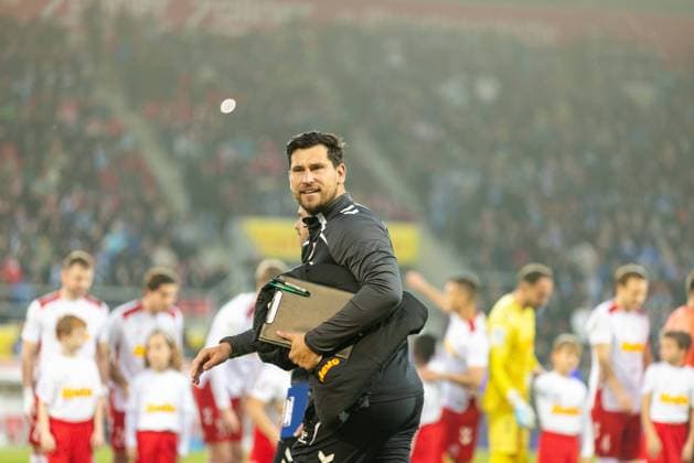 09.11.2025, Fussball, GER, Saison, 3.Liga, Saision 2025 2026, 14. Spieltag, SSV Jahn Regensburg - TSV 1860 München Philipp Tschauner (Torwarttrainer SSV Jahn Regensburg) DFL REGULATIONS PROHIBIT ANY USE OF PHOTOGRAPHS AS IMAGE SEQUENCES AND OR QUASI-VIDEO.