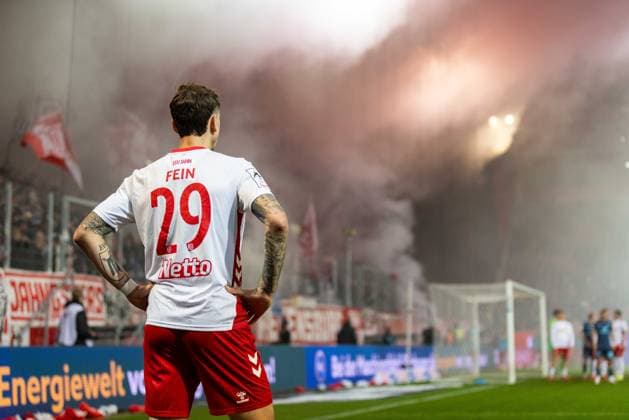 09.11.2025, Fussball, GER, Saison, 3.Liga, Saision 2025 2026, 14. Spieltag, SSV Jahn Regensburg - TSV 1860 München Adrian Fein (Regensburg) DFL REGULATIONS PROHIBIT ANY USE OF PHOTOGRAPHS AS IMAGE SEQUENCES AND OR QUASI-VIDEO.