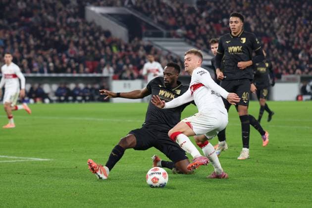 09.11.2025, xrekx, Fussball 1.Bundesliga, VfB Stuttgart - FC Augsburg v.l. Chrislain Matsima (FC Augsburg) Maximilian Mittelstädt Mittelstaedt (VfB Stuttgart) Zweikampf, Aktion, action, battle for the ball (DFL DFB REGULATIONS PROHIBIT ANY USE OF PHOTOGRAPHS as IMAGE SEQUENCES and or QUASI-VIDEO) Stuttgart