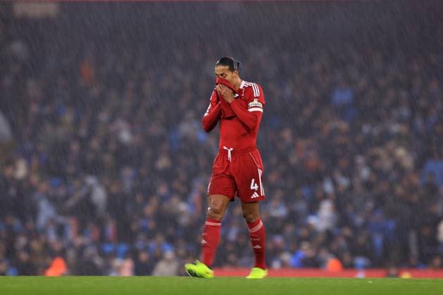 Manchester City v Liverpool 09 November 2025 Manchester - Premier League football - Manchester City v Liverpool - Virgil van Dijk of Liverpool reacts to defeat in the heavy rain at the Etihad Stadium - (Photo by Simon Stacpoole). Manchester UK Copyright: xSimonxStacpoolexOffside