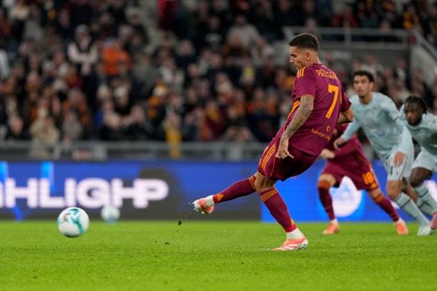 Lorenzo Pellegrini of AS Roma scores on penalty the goal of 1-0 during the Serie A 2025 2026 football match between AS Roma and Udinese Calcio at Stadio Olimpico in Rome (Italy), November 9, 2025. antoniettaxbaldassarre