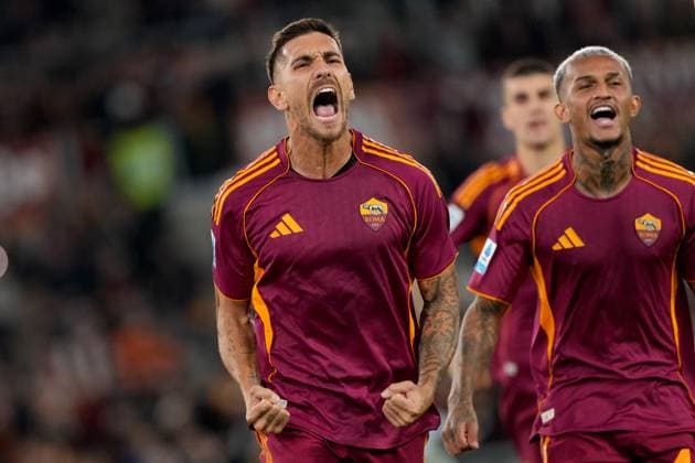Lorenzo Pellegrini of AS Roma celebrates after scoring on penalty the goal of 1-0 during the Serie A 2025 2026 football match between AS Roma and Udinese Calcio at Stadio Olimpico in Rome (Italy), November 9, 2025. antoniettaxbaldassarre