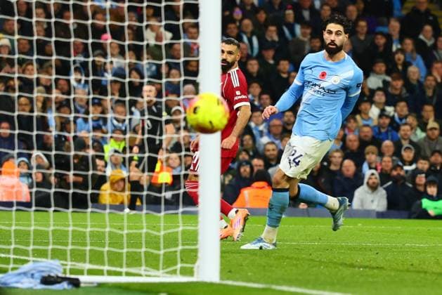 Mohamed Salah of Liverpool misses a chance to score Manchester City v Liverpool, Premier League, Football, Etihad Stadium, Manchester, UK - 09 Nov 2025Manchester Etihad Stadium United Kingdom EDITORIAL USE ONLY No use with unauthorised audio, video, data, fixture lists, club league logos or live services. Online in-match use limited to 120 images, no video emulation. No use in betting, games or single club league player publications. Copyright: xPaulxCurrie Shutterstockx 15702266dm
