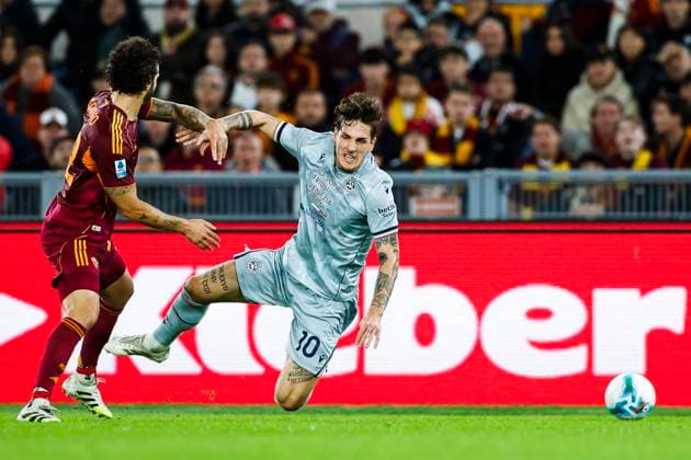 November 9, 2025, Rome, ITALIA: Roma™s Mario Hermoso (L) and Udinese™s Nicolo Zaniolo (R) in action during the Italian Serie A soccer match AS Roma vs Udinese Calcio at the Olimpico stadium in Rome, Italy, 09 November 2025. ANSA ANGELO CARCONI. Soccer: Serie A; AS Roma Vs Udinese Calcio  - ZUMAa110 20251109_zaf_a110_107 Copyright: xAngeloxCarconix