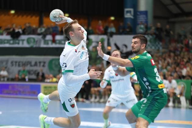 Handball DAIKIN HBL, SC DHfK Leipzig - Füchse Berlin; 09.11.2025 Mathias Gidsel (19, Füchse Berlin) wirft. Handball, DAIKIN HBL, 1. Bundesliga, Saison 2025 2026, 11. Spieltag: SC DHfK Leipzig vs. Füchse Berlin am 09.11.2025 in der Quarterback Immobilien Arena Leipzig. Copyright: xBEAUTIFULxSPORTS JanxKaeferx