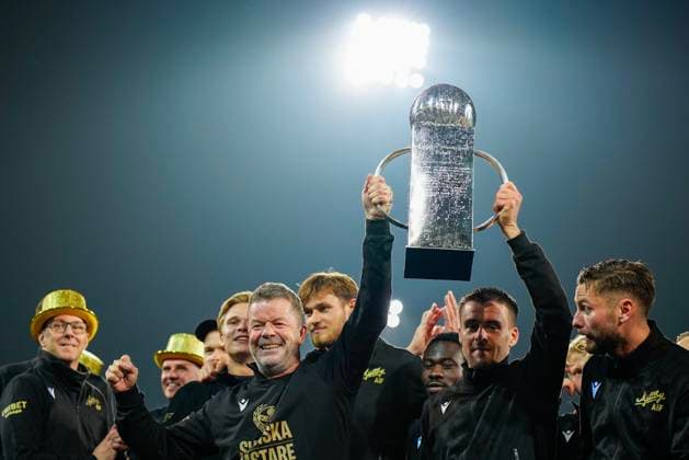 Mjällby s Anders Torstensson, head coach, and team captain Jesper Gustavsson lift the Swedish Championship trophy after Sunday s final round of Allsvenskan , the Swedish premier football league, at Strandvallen, Hällevik, in Sweden, Nov. 9 2025. HÄLLEVIK SWEDEN x9200x