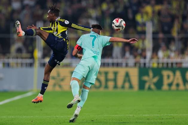 2025-11-09 Fenerbahce SK v Kayserispor - Trendyol Super Lig ISTANBUL, TURKEY - NOVEMBER 9: Dorgeles Nene of Fenerbahce SK battles for the ball with Miguel Cardoso of Kayserispor during the Trendyol Super Lig match between Fenerbahce SK and Kayserispor at Ulker Sukru Saracoglu Stadium on November 9, 2025 in Istanbul, Turkey. (Photo by BSR Agency) Istanbul Turkey Content not available for redistribution in The Netherlands directly or indirectly through any third parties. Copyright: xBSRxAgencyx