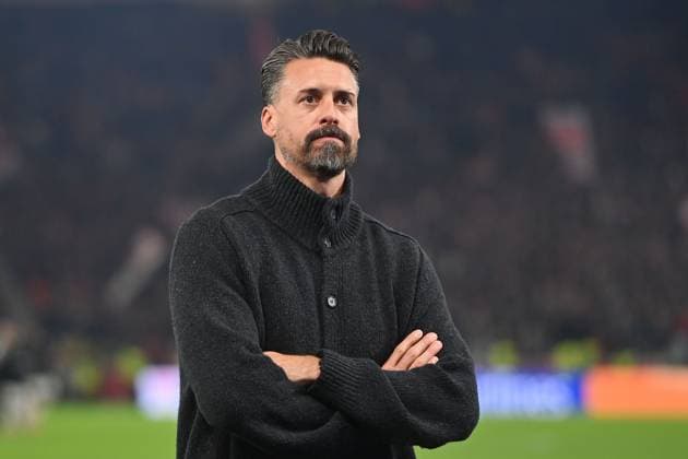Sandro WAGNER (Trainer FC Augsburg) , nach Spielende vor dem Augsburger Fanblock, Einzelbild,angeschnittenes Einzelmotiv,Halbfigur,halbe Figur. Fussball 1. Bundesliga Saison 2025 2026, 10.Spieltag, Spieltag10 VfB Stuttgart - FC Augsburg 3-2 am 09.11.2025 MHP ARENA.