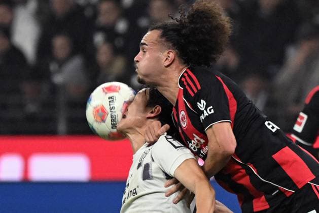 09.11.2025, xjhx, Fussball 1.Bundesliga, Eintracht Frankfurt - 1.FSV Mainz 05 v.l. Jae-Sung Lee (FSV Mainz 05) Arthur Theate (Eintracht Frankfurt) Zweikampf, Aktion, action, battle for the ball (DFL DFB REGULATIONS PROHIBIT ANY USE OF PHOTOGRAPHS as IMAGE SEQUENCES and or QUASI-VIDEO) Frankfurt am Main