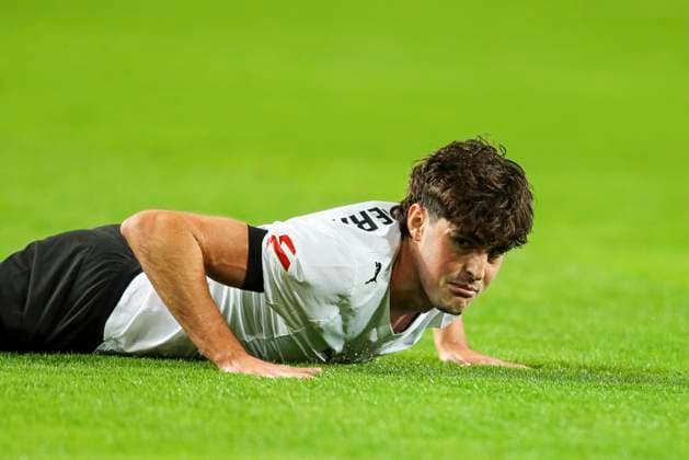 November 9, 2025, Valencia, Valencia, SPAIN: Javi Guerra of Valencia CF looks on during the Spanish league, La Liga EA Sports, football match played between Valencia CF and Real Betis Balompie at Mestalla stadium on November 9, 2025, in Valencia, Spain. Valencia SPAIN - ZUMAa181 20251109_zaa_a181_227 Copyright: xIvanxTerronx
