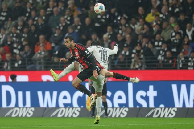 Eintracht Frankfurt - 1. FSV Mainz 05 , 1. FBL Ellyes Skhiri (Eintracht Frankfurt, 15) gegen Nadiem Amiri (Mainz, 10). Bundesligaspiel zwischen Eintracht Frankfurt und dem 1. FSV Mainz 05 am 9. November 2025 im Deutsche Bank Park in Frankfurt am Main., Frankfurt am Main Hessen Deutschland Deutsche Bank Park