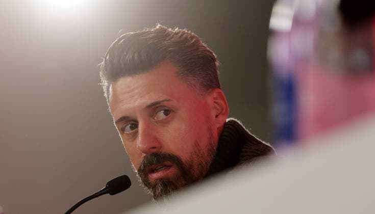 Stuttgart , Bundesliga Fußball VfB Stuttgart vs. FC Augsburg , Sandro Wagner ( Trainer Augsburg ) Gemäß den Vorgaben der DFL Deutschen Fußball Liga ist es untersagt, in dem Stadion und oder vom Spiel angefertigte Fotoaufnahmen in Form von Sequenzbildern und oder videoähnlichen Fotostrecken zu verwerten bzw. verwerten zu lassen.
