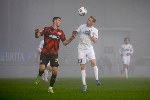 09.11.2025, xavx, Fussball 3.Liga, SV Wehen Wiesbaden - FC Viktoria Köln v.l. Moritz Flotho (SV Wehen Wiesbaden), Meiko Sponsel (FC Viktoria Köln) (DFL DFB REGULATIONS PROHIBIT ANY USE OF PHOTOGRAPHS as IMAGE SEQUENCES and or QUASI-VIDEO) Wiesbaden