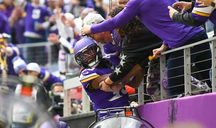 Minnesota Vikings running back Aaron Jones Sr. celebrates with fans after scoring a touchdown against Baltimore Ravens in the first quarter against the Minnesota Vikings at U.S. Bank Stadium in Minneapolis, Minnesota on Sunday, November 9, 2025.  MIN20251109106 CRAIGxLASSIG