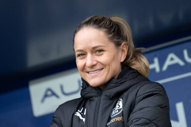 Google Pixel Frauen-Bundesliga 2025 26, 10. Spieltag am 09.11.2025 FC Carl Zeiss Jena vs SGS Essen Trainerin Jessica Wissmann (Essen), Portrait, lächelt in die Kamera ad hoc Arena im Ernst-Abbe