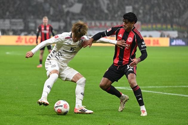 09.11.2025, xpsx, Fussball 1.Bundesliga, Eintracht Frankfurt - 1.FSV Mainz 05 v.l. Kaishu Sano (FSV Mainz 05) Mahmoud Dahoud (Eintracht Frankfurt) Zweikampf, Aktion, action, battle for the ball (DFL DFB REGULATIONS PROHIBIT ANY USE OF PHOTOGRAPHS as IMAGE SEQUENCES and or QUASI-VIDEO) Frankfurt am Main