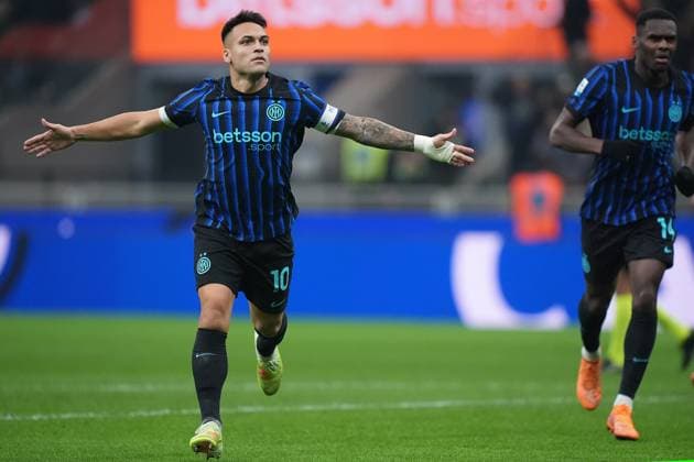 Inter Milan™s Lautaro Martinez celebrates after scoring 1-0 during the Serie A soccer match between Inter and Lazio at the San Siro Stadium in Milan , north Italy - Sunday , November 09 , 2025. - Soccer .  Copyright: xSpada LaPressex