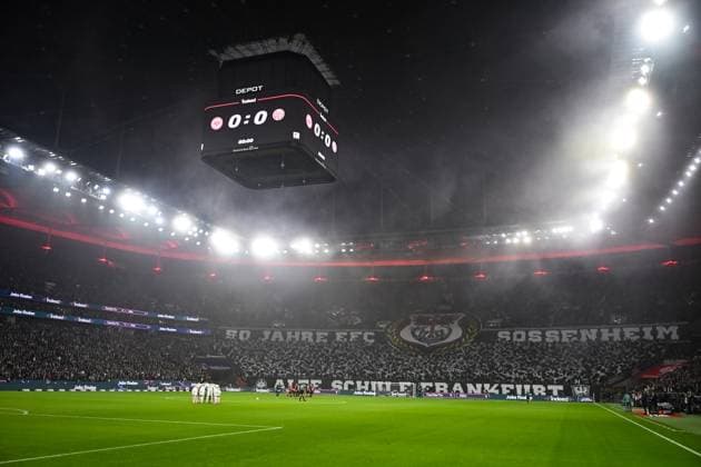 Choreografie der Frankfurter Fans auf der Tribüne. GER, Eintracht Frankfurt vs 1. FSV Mainz 05. Fussball, 1. Bundesliga, 10. Spieltag, Spielzeit 2025 2026, 09.11.2025. DFL REGULATIONS PROHIBIT ANY USE OF PHOTOGRAPHS AS IMAGE SEQUENCES AND OR QUASI-VIDEO GER, Eintracht Frankfurt vs 1. FSV Mainz 05. Fussball, 1. Bundesliga, 10. Spieltag, Spielzeit 2025 2026, 09.11.2025. Frankfurt am Main Copyright: xEibner-Pressefoto FlorianxWiegandx EP_FWD