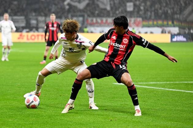09.11.2025, xpsx, Fussball 1.Bundesliga, Eintracht Frankfurt - 1.FSV Mainz 05 v.l. Kaishu Sano (FSV Mainz 05) Mahmoud Dahoud (Eintracht Frankfurt) Zweikampf, Aktion, action, battle for the ball (DFL DFB REGULATIONS PROHIBIT ANY USE OF PHOTOGRAPHS as IMAGE SEQUENCES and or QUASI-VIDEO) Frankfurt am Main
