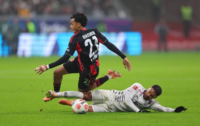 09.11.2025, Fussball Bundesliga, Eintracht Frankfurt - 1. FSV Mainz 05, v.l., Nathaniel Brown (Eintracht Frankfurt), Phillipp Mwene (FSV Mainz 05) DFL DFB REGULATIONS PROHIBIT ANY USE OF PHOTOGRAPHS AS IMAGE SEQUENCES AND OR QUASI-VIDEO. xdcx Copyright: HMBxMedia Claus