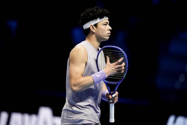 United States™ Ben Shelton react during the singles tennis match of the ATP, Tennis Herren World Tour Finals against Germany s Alexander Zverev at the Inalpi Arena in Turin, Italy - Sunday, Nov. 9, 2025. - .  Copyright: xMarcoxAlpozzi LaPressex