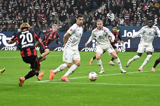 09.11.2025, xjhx, Fussball 1.Bundesliga, Eintracht Frankfurt - 1.FSV Mainz 05 v.l. Ritsu Doan (Eintracht Frankfurt) Torschuetze, erzielt das Tor, Treffer, scores the goal 1:0 (DFL DFB REGULATIONS PROHIBIT ANY USE OF PHOTOGRAPHS as IMAGE SEQUENCES and or QUASI-VIDEO) Frankfurt am Main
