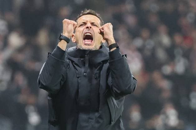 Fußball 1. Bundesliga - Eintracht Frankfurt - 1. FSV Mainz 05 am 09.11.2025 im Deutsche Bank Park in Frankfurt Trainer Dino Toppmöller Toppmoeller Toppmoller (Frankfurt) jubelt über das Tor zum 1 zu 0 durch Ritsu Doan (Frankfurt 20)