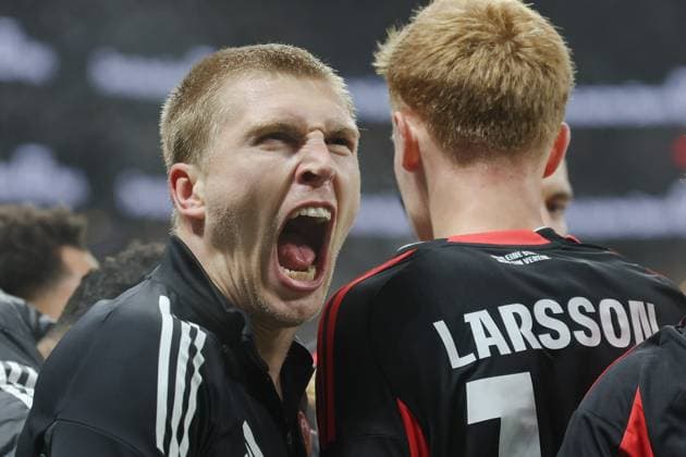 Eintracht Frankfurt - 1. FSV Mainz 05 , 1. FBL Rasmus Kristensen (Eintracht Frankfurt, 13) jubelt nach dem Tor zum 1:0. Bundesligaspiel zwischen Eintracht Frankfurt und dem 1. FSV Mainz 05 am 9. November 2025 im Deutsche Bank Park in Frankfurt am Main., Frankfurt am Main Hessen Deutschland Deutsche Bank Park