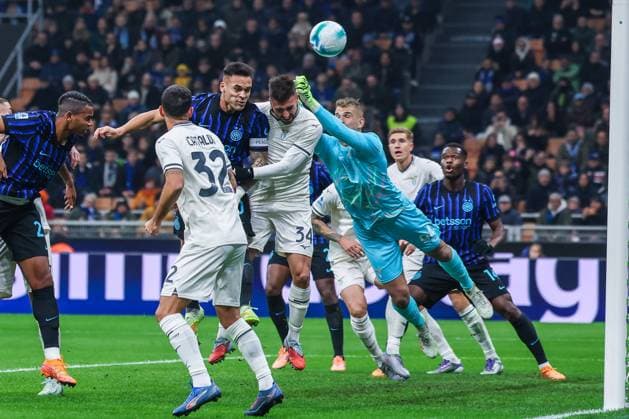 FC Internazionale vs SS Lazio - Serie A 2025 26 - 09 11 2025 Lautaro Martinez of FC Internazionale seen in action during Serie A 2025 26 football match between FC Internazionale and SS Lazio at San Siro Stadium in Milan Copyright: xBEAUTIFULxSPORTS Carabellix