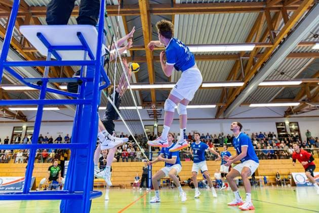 09.11.2025, GER, Volleyball, Saison 2025 2026, Maenner, DVV Pokal, Achtelfinale, Blue Volleys Gotha - Barock Volleys MTV Ludwigsburg Ben Bierwisch (Blue Volleys Gotha) 99867 Gotha Sporthalle Sportanlage Ernesti Thüringen Deutschland