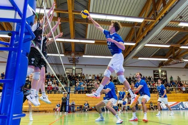 09.11.2025, GER, Volleyball, Saison 2025 2026, Maenner, DVV Pokal, Achtelfinale, Blue Volleys Gotha - Barock Volleys MTV Ludwigsburg Ben Bierwisch (Blue Volleys Gotha) 99867 Gotha Sporthalle Sportanlage Ernesti Thüringen Deutschland