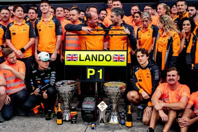 F1 - SAO PAULO GRAND PRIX 2025 NORRIS Lando (gbr), McLaren F1 Team MCL39, portrait PIASTRI Oscar (aus), McLaren F1 Team MCL39, portrait during the 2025 Formula 1 Grande Premio de Sao Paulo, 2025 Sao Paulo Grand Prix, 21th round of the 2025 FIA Formula One World Championship, WM, Weltmeisterschaft from November 7 to 9, 2025 on the Interlagos, in Sao Paulo, Brazil - Sao PauloBrazil Copyright: xALBERTOxVIMERCATIx