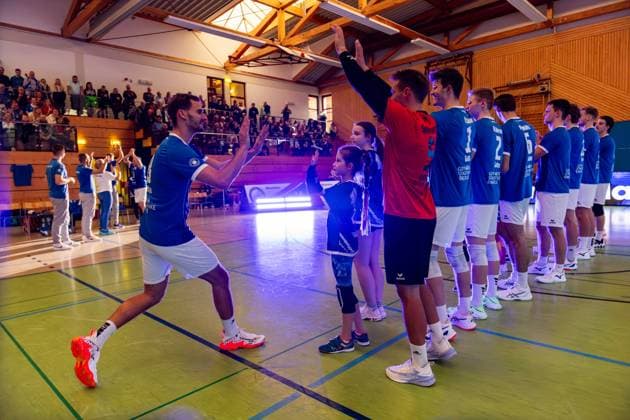 09.11.2025, GER, Volleyball, Saison 2025 2026, Maenner, DVV Pokal, Achtelfinale, Blue Volleys Gotha - Barock Volleys MTV Ludwigsburg Dominik Duchac (Blue Volleys Gotha) 99867 Gotha Sporthalle Sportanlage Ernesti Thüringen Deutschland