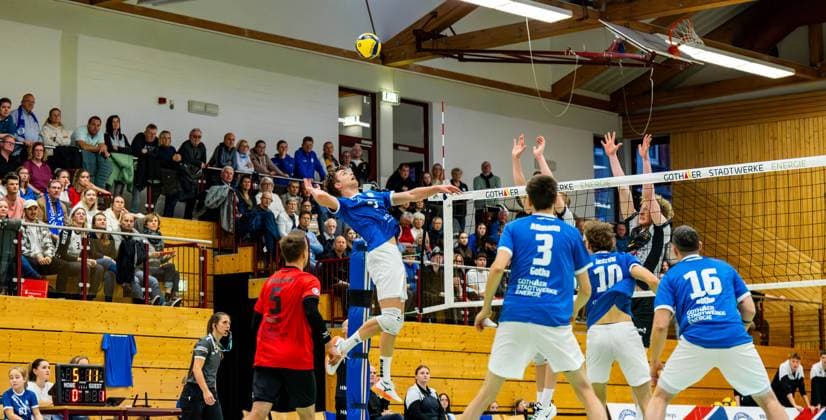 09.11.2025, GER, Volleyball, Saison 2025 2026, Maenner, DVV Pokal, Achtelfinale, Blue Volleys Gotha - Barock Volleys MTV Ludwigsburg Ben Bierwisch (Blue Volleys Gotha) 99867 Gotha Sporthalle Sportanlage Ernesti Thüringen Deutschland