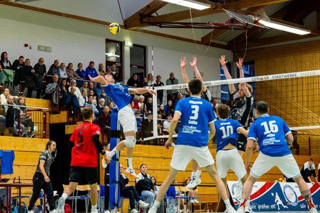 09.11.2025, GER, Volleyball, Saison 2025 2026, Maenner, DVV Pokal, Achtelfinale, Blue Volleys Gotha - Barock Volleys MTV Ludwigsburg Ben Bierwisch (Blue Volleys Gotha) 99867 Gotha Sporthalle Sportanlage Ernesti Thüringen Deutschland