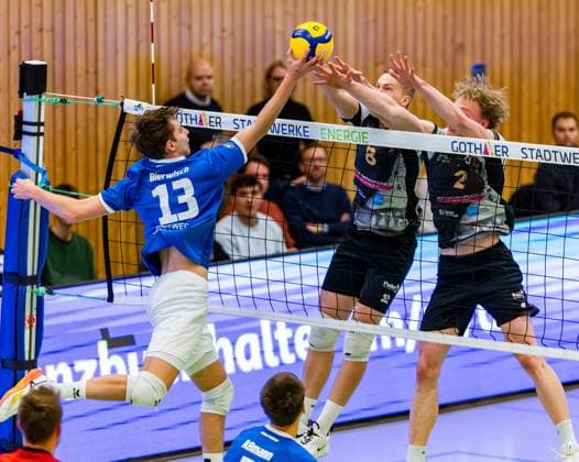 09.11.2025, GER, Volleyball, Saison 2025 2026, Maenner, DVV Pokal, Achtelfinale, Blue Volleys Gotha - Barock Volleys MTV Ludwigsburg Ben Bierwisch (Blue Volleys Gotha) 99867 Gotha Sporthalle Sportanlage Ernesti Thüringen Deutschland