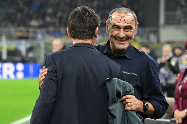 Inter Milan v Lazio - Serie A MILAN, ITALY - NOVEMBER 9: Maurizio Sarri, head coach of Lazio shake hands with Cristian Chivu, head coach of Inter Milan during the Italian Serie A football match Inter Milan vs Lazio at San Siro Stadium in Milan, Italy on November 9, 2025 Piero Cruciatti Anadolu Milano Italy. Editorial use only. Please get in touch for any other usage.  Copyright: x2025xAnadoluxPieroxCruciattix