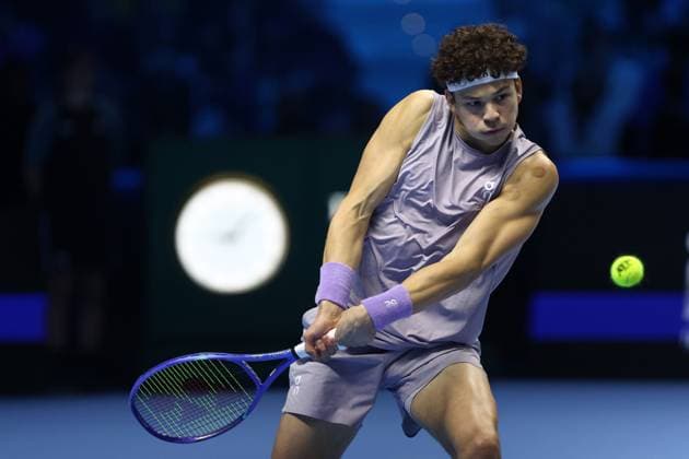 Alexander Zverev vs Ben Shelton Ben Shelton of USA in action during the Round Robin singles match between Alexander Zverev of Germany and Ben Shelton of Usa on Day One of the Nitto ATP, Tennis Herren World Tour Finals. Turin Inalpi Arena Italy Copyright: xMarcoxCanonierox