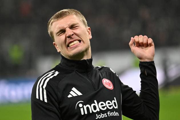09.11.2025, xjhx, Fussball 1.Bundesliga, Eintracht Frankfurt - 1.FSV Mainz 05 v.l. Jubel, Freude über den Sieg Rasmus Kristensen (Eintracht Frankfurt) (DFL DFB REGULATIONS PROHIBIT ANY USE OF PHOTOGRAPHS as IMAGE SEQUENCES and or QUASI-VIDEO) Frankfurt am Main