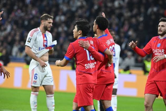 Football : Olympique Lyonnais v Paris Saint Germain PSG -French ligue 1 Warren ZaÃ¯re-Emery of Paris during the French ligue 1 match between Olympique Lyonnais and Paris Saint Germain PSG at Groupama Stadium Decines Charpieu Lyon on November 09 2025 , France  Copyright: xALLILI_MOURADx