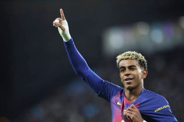 RC Celta de Vigo v FC Barcelona, Barca - LaLiga EA Sports VIGO, SPAIN - NOVEMBER 9: Lamine Yamal of FC Barcelona celebrates after scoring his team s third goal during to the LaLiga EA Sports match between RC Celta de Vigo and FC Barcelona at Abanca Balaidos stadium on November 9, 2025 in Vigo, Spain. (Photo by Diego Simon Photo Players Images Magara Press) Vigo Abanca Balaidos Stadium Spain Copyright: xDiegoxSimonx