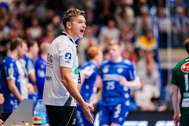 Christian Prokop (TSV Hannover-Burgdorf, Trainer) gestikuliert GER, TBV Lemgo Lippe vs. TSV Hannover-Burgdorf, Handball, 1. Bundesliga, 11. Spieltag, Spielzeit 2025 2026, 09.11.2025 GER, TBV Lemgo Lippe vs. TSV Hannover-Burgdorf, Handball, 1. Bundesliga, 11. Spieltag, Spielzeit 2025 2026, 09.11.2025 Lemgo Copyright: xEibner-Pressefoto JanxRollingerx EP_JSK