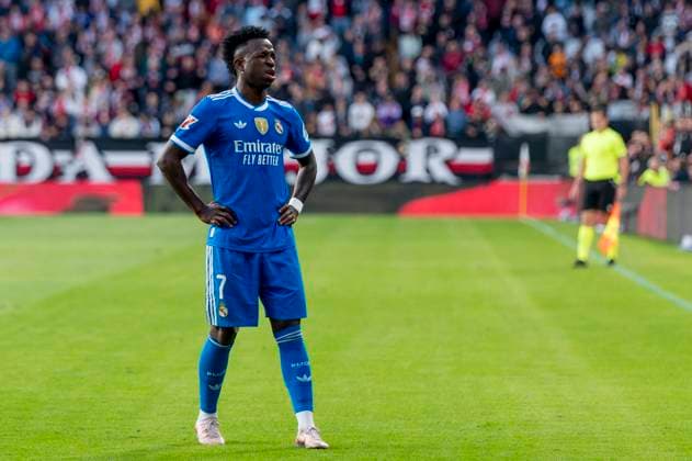 November 9, 2025, Madrid, Madrid, Spain: VINICIUS JUNIOR of Real Madrid CF during the LaLiga EA Sports match between RAYO VALLECANO DE MADRID Vs. REAL MADRID CF at Estadio de Vallecas on November 09, 2025 in Madrid, Spain. Madrid Spain - ZUMAc312 20251109_zsp_c312_217 Copyright: xOscarxManuelxSanchezx