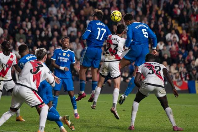 November 9, 2025, Madrid, Madrid, Spain: JUDE BELLINGHAM of Real Madrid CF shoots for goal during the LaLiga EA Sports match between RAYO VALLECANO DE MADRID Vs. REAL MADRID CF at Estadio de Vallecas on November 09, 2025 in Madrid, Spain. Madrid Spain - ZUMAc312 20251109_zsp_c312_221 Copyright: xOscarxManuelxSanchezx