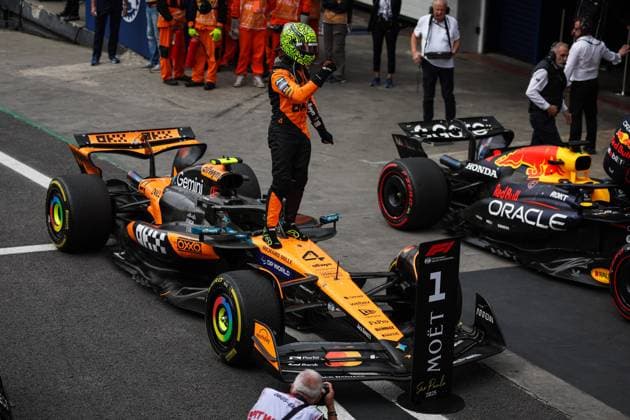 F1 - SAO PAULO GRAND PRIX 2025 NORRIS Lando (gbr), McLaren F1 Team MCL39, portrait celebration during the 2025 Formula 1 Grande Premio de Sao Paulo, 2025 Sao Paulo Grand Prix, 21th round of the 2025 FIA Formula One World Championship, WM, Weltmeisterschaft from November 7 to 9, 2025 on the Interlagos, in Sao Paulo, Brazil - Sao PauloBrazil  Copyright: xANTONINxVINCENTx