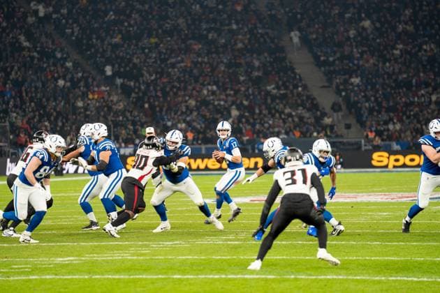 Deutschland, American Football, NFL, American Football Herren, USA Week 10, 2025 2026, Indianapolis Colts - Atlanta Falcons am 09.11. in Berlin (Olympiastadion): Daniel Jones (QB, Indianapolis Colts) Copyright: xSvenxHeidmannx