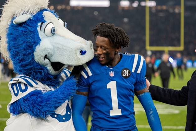 Deutschland, American Football, NFL, American Football Herren, USA Week 10, 2025 2026, Indianapolis Colts - Atlanta Falcons am 09.11. in Berlin (Olympiastadion): Sauce Gardner (CB, Indianapolis Colts) und Blue Copyright: xSvenxHeidmannx
