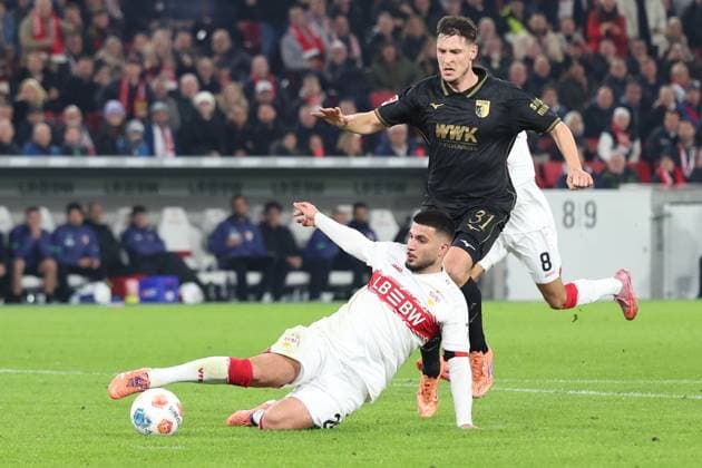 09.11.2025, xrekx, Fussball 1.Bundesliga, VfB Stuttgart - FC Augsburg v.l. Deniz Undav (VfB Stuttgart) Keven Schlotterbeck (FC Augsburg) Zweikampf, Aktion, action, battle for the ball (DFL DFB REGULATIONS PROHIBIT ANY USE OF PHOTOGRAPHS as IMAGE SEQUENCES and or QUASI-VIDEO) Stuttgart