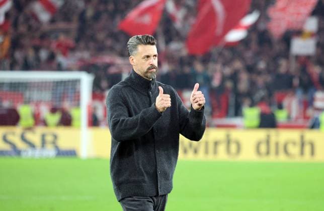 09.11.25 VfB Stuttgart - FC Augsburg Deutschland, Stuttgart, 09.11.2025, Fussball, Bundesliga, Saison 2025 2026, VfB Stuttgart - FC Augsburg: Sandro Wagner (Trainer FC Augsburg).